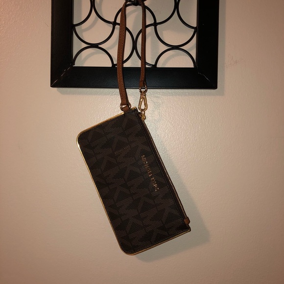 Michael Kors Wristlet,Size approx-7 5/8” x 4” - Picture 7 of 7